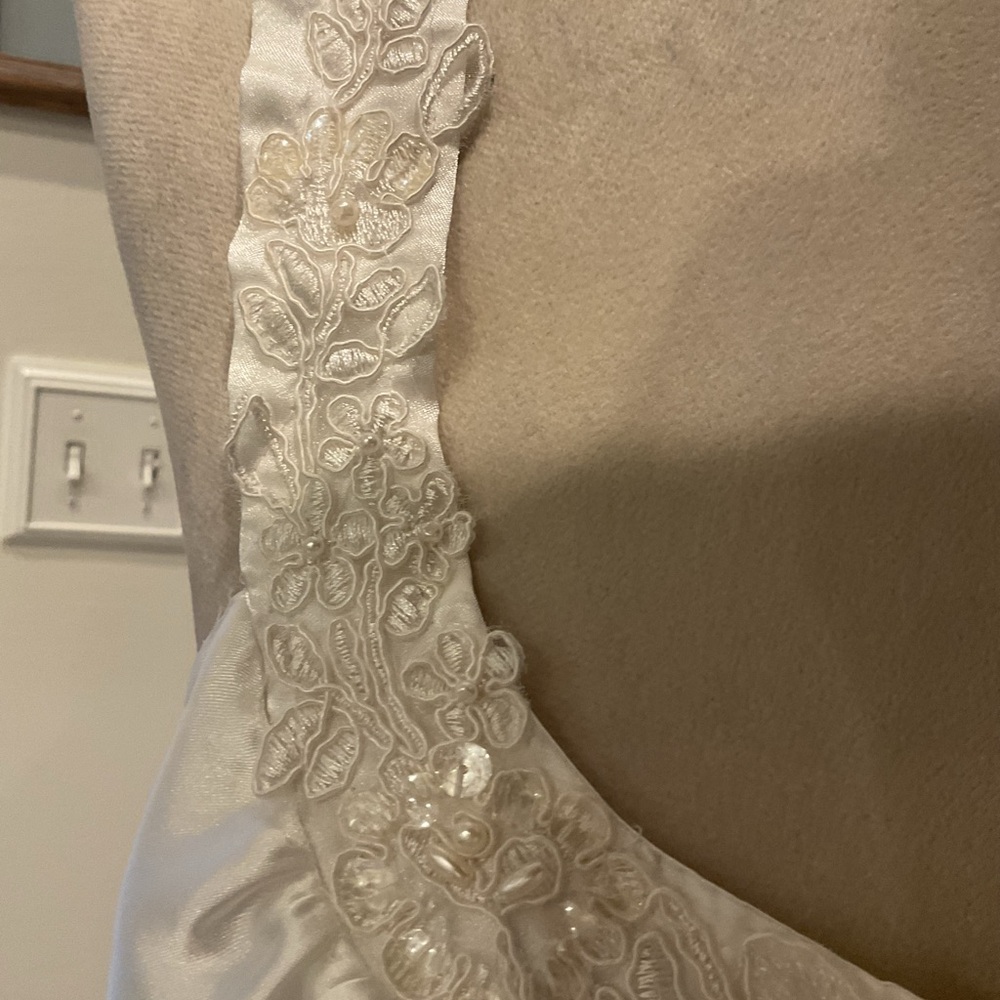 Linea Donatella White Satin Chemise + Robe - Picture 8 of 16